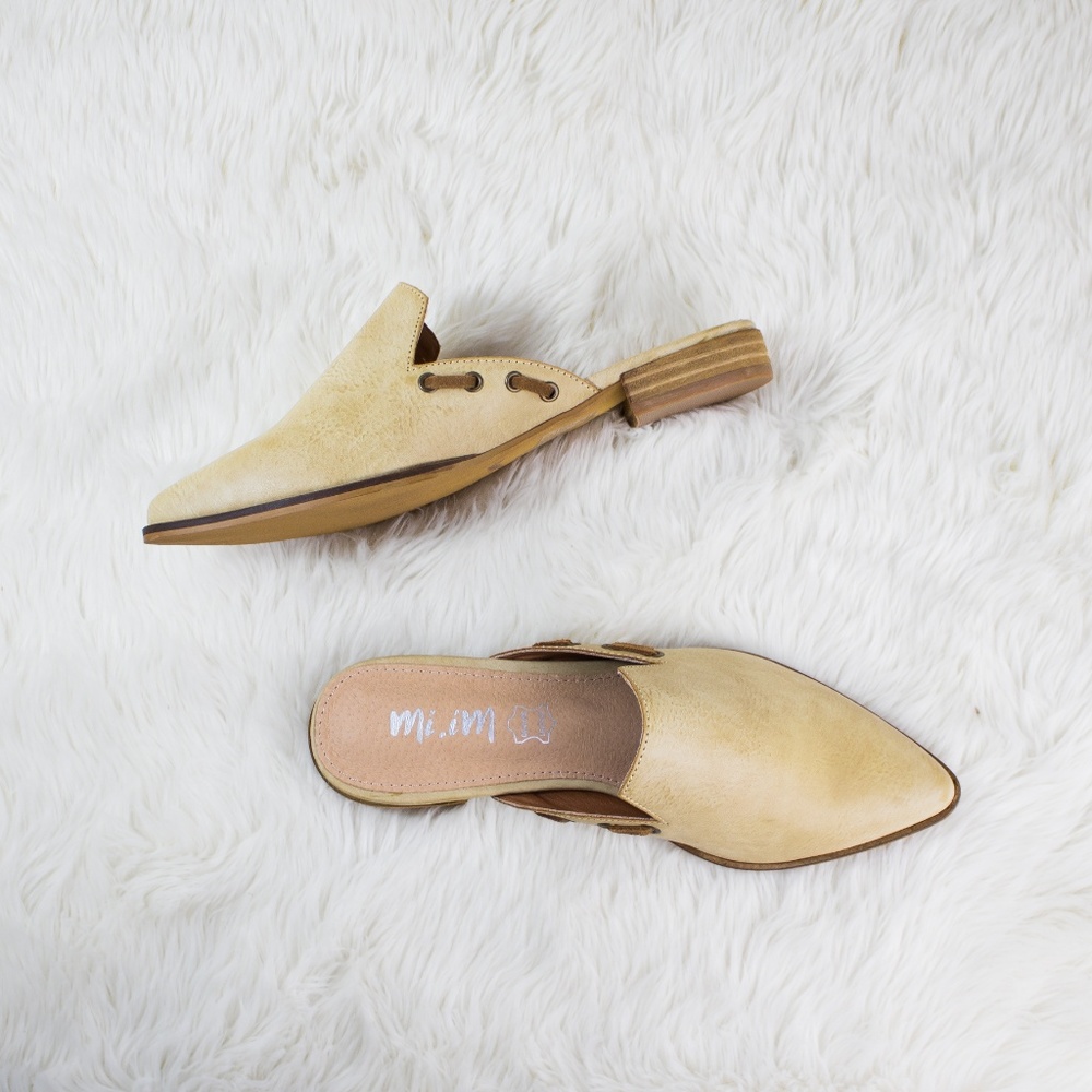 Mi.iM | 'Taylor' Pointed-Toe Leather Mules. - Picture 8 of 8